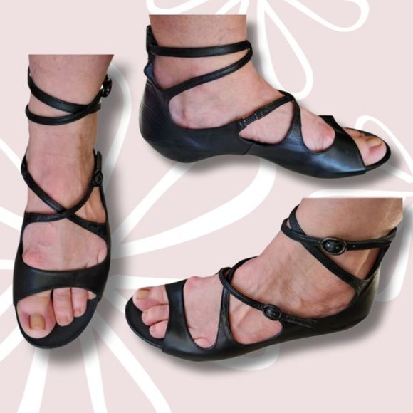 Vialis Shoes - ✨✨SALE! WERE $36, NOW $29✨✨VIALIS Strappy Leather Sandals Size 8.5 or 9